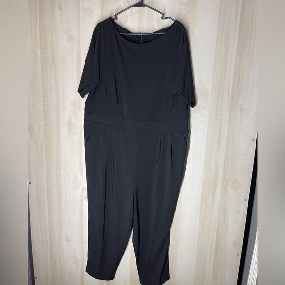 Torrid new black crepe romper jumpsuit short sleeve boat neck, size 22 - Picture 1 of 16